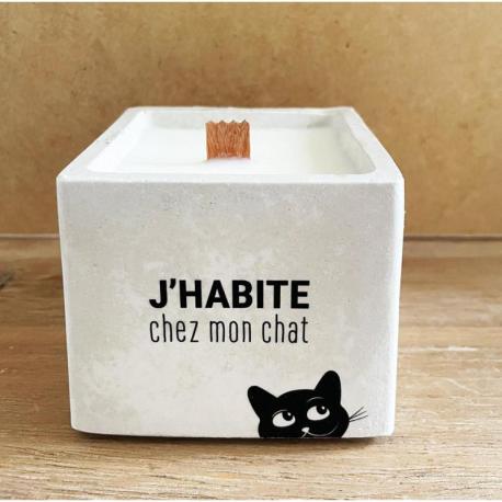 TOUT EST DIT Bougie J’habite chez mon chat.