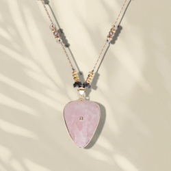 LOETMA Collier Sautoir Shardana Quartz rose.