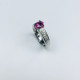 Bague saphir ovale de couleur rose , corps serti de  brillants.