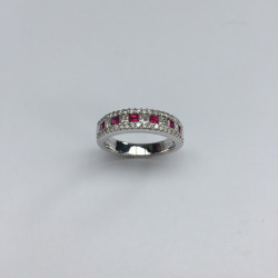 Bague , alliance sertie de rubis et diamants .