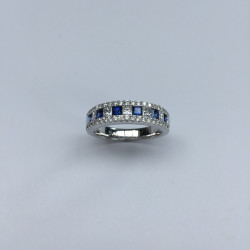 Bague , alliance sertie de saphirs et diamants .